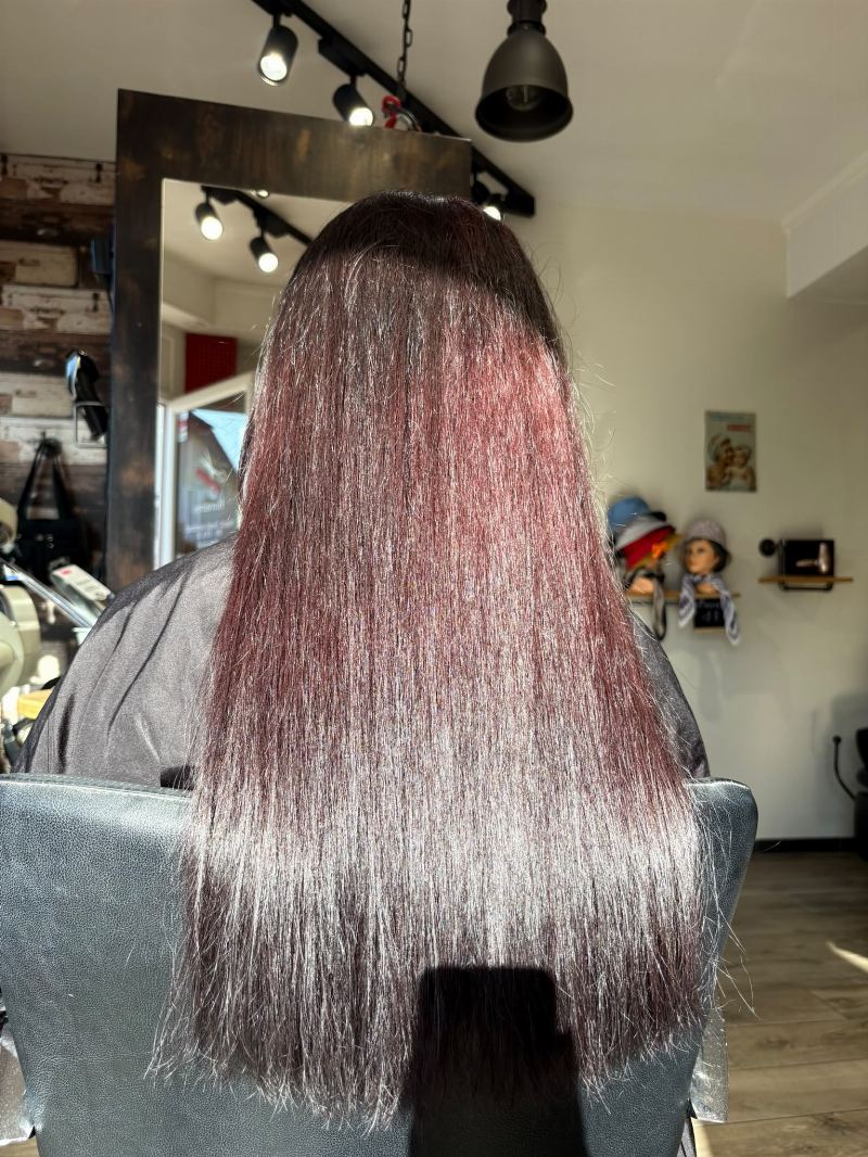 Après couleur : rouge acajou uniforme