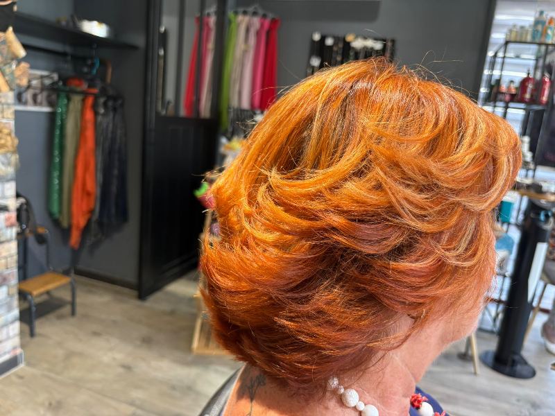 Coupe courte cuivrée vue de dessus, mouvement